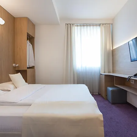 Park 4* سكوبجي